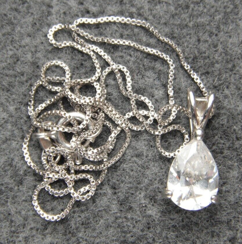 925 Teardrop Swarovski Pendant 925 1.51g Box Chain 18.5″ Spring Ring Clasp