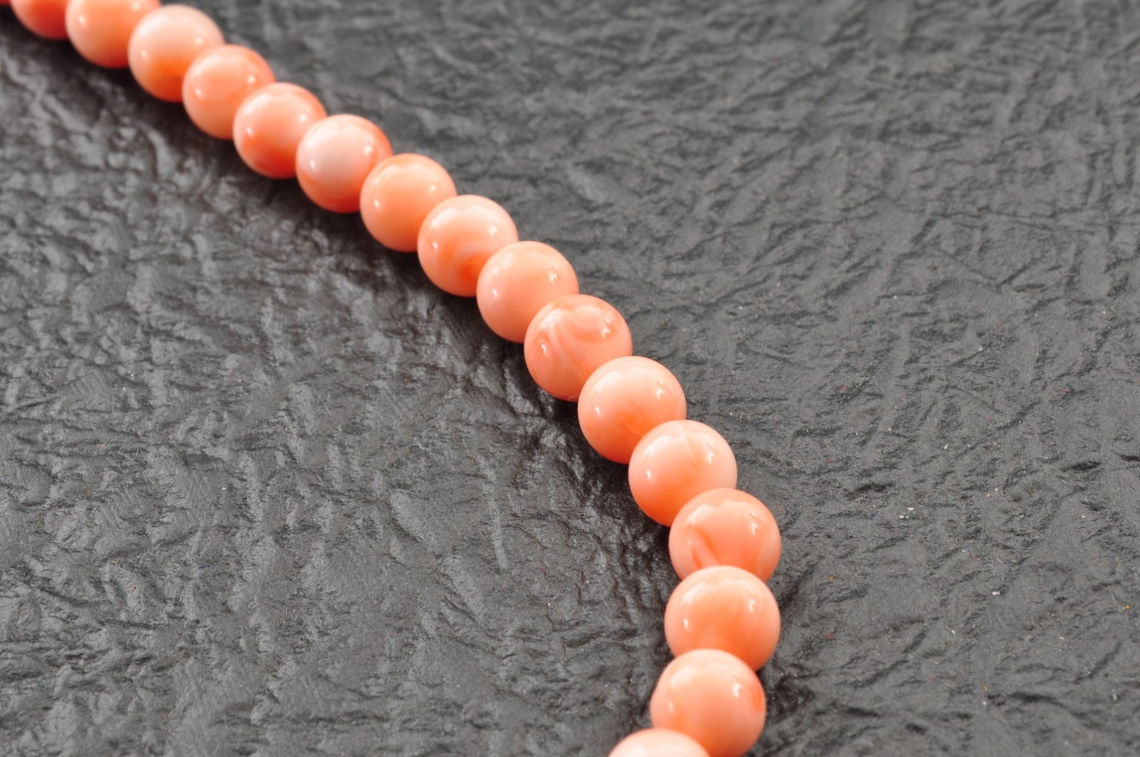 Vintage Angel skin coral Necklace and ear clip set (17.3in 192ct) Certificate.