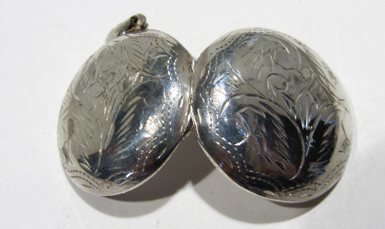 New 925 silver 1-1/8″ fancy etched pattern round locket pendant