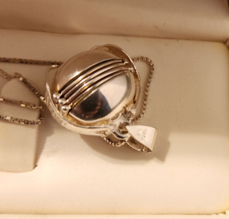 Sterling Silver Photo Ball with 24″ Silver necklace *NEW*