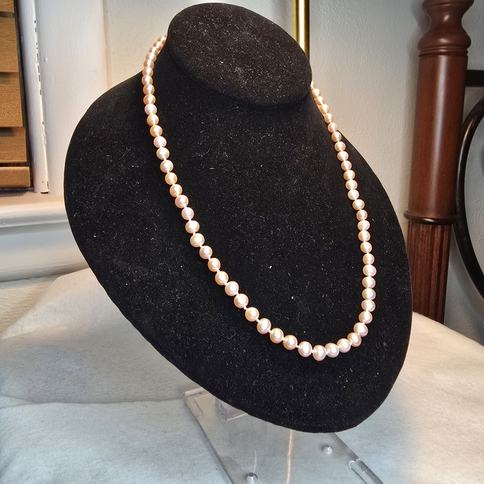 Vintage Freshwater Pearl Necklace 14K Gold Clasp, 18 Inches Long, 17 Grams, Pink