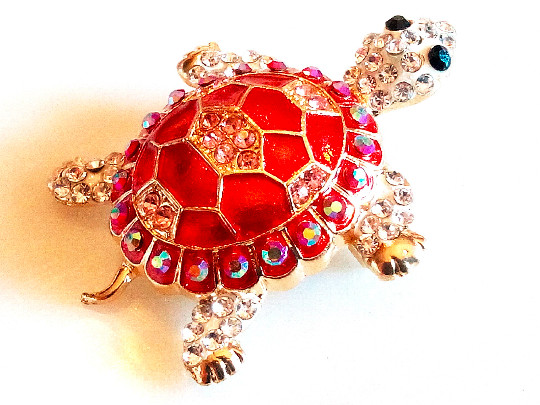 ENAMELED TURTLE PENDANT NECKLACE! Crystal Animal, Reptile, Charm, Accessory!