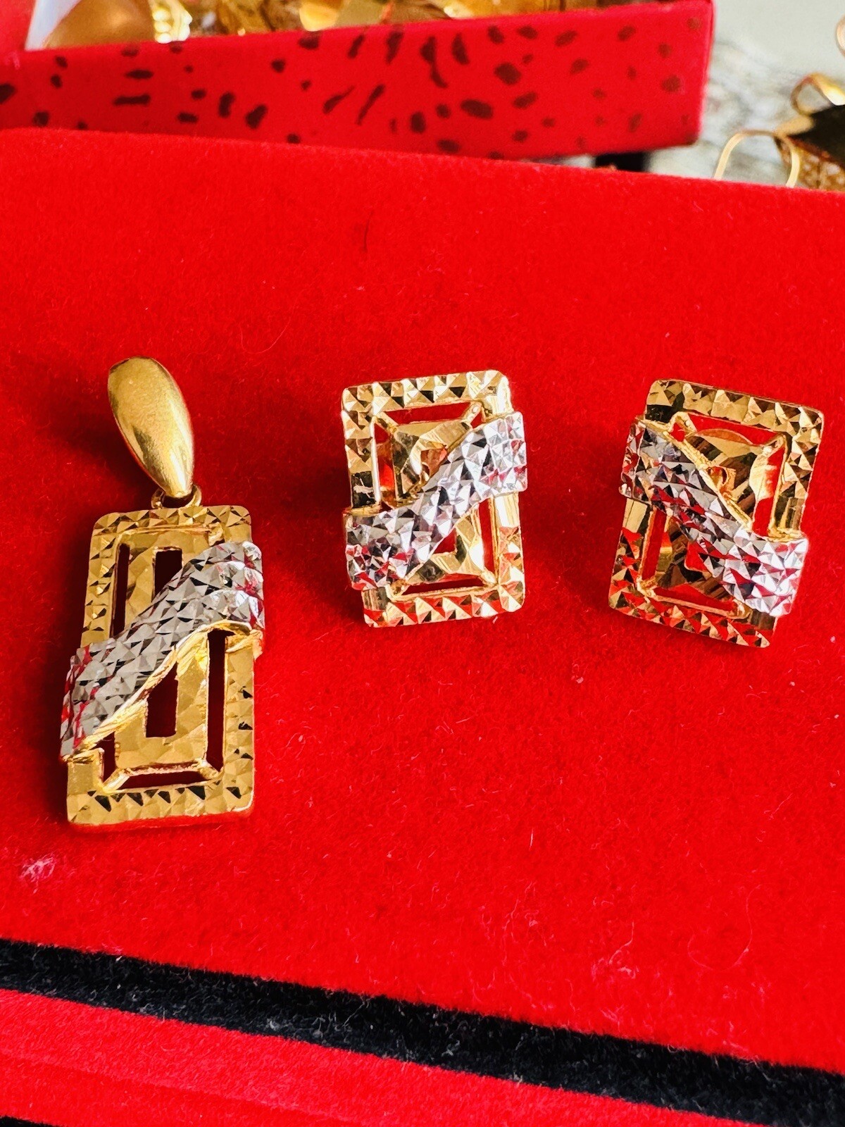 RARE 22K 916 22C Real Saudi Dubai Gold Unique Two tone Earring & Pendant 8.2G