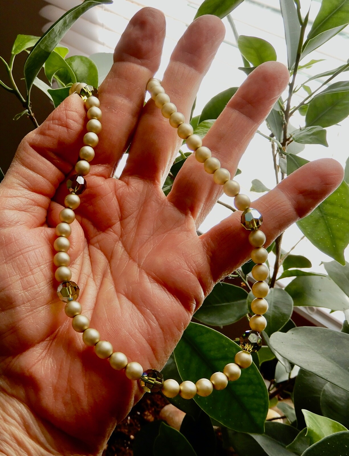 Olive Crystal Pearl and Peridot Crystal 16-1/2 Inch Necklace .925 Silver Clasp