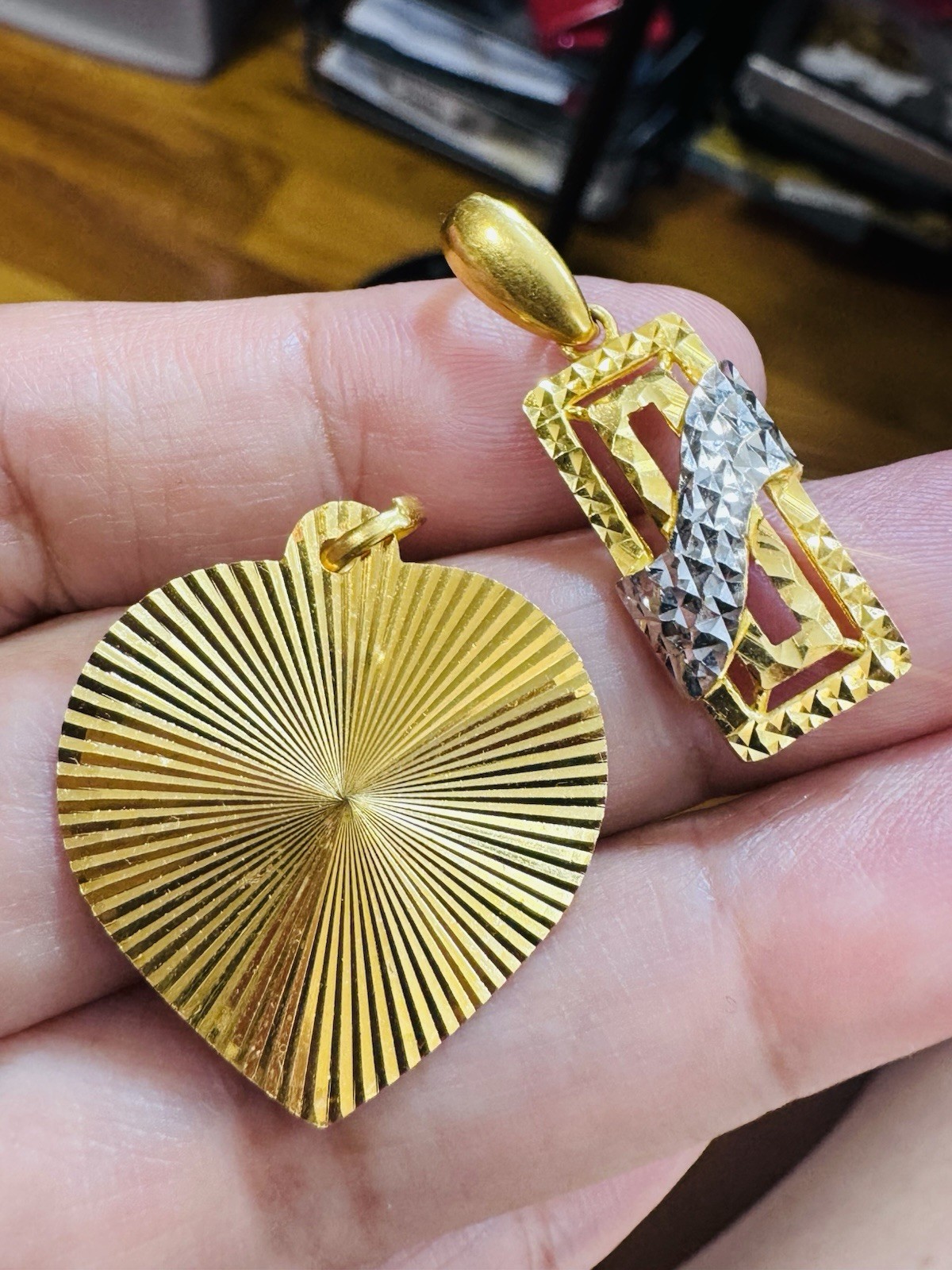 RARE 22K 916 22C Real Gold Two Set of Pendant 1 x Rectangle & 1x Heart 7.73g