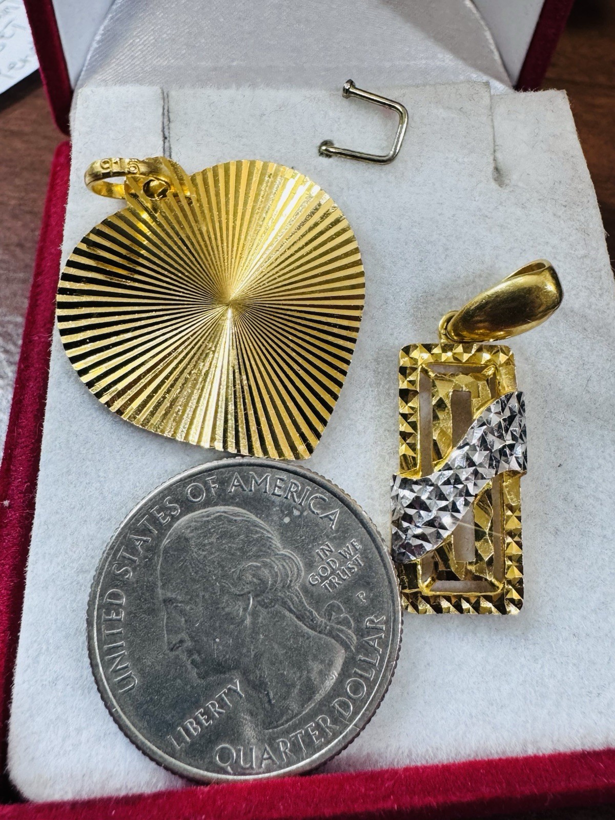RARE 22K 916 22C Real Gold Two Set of Pendant 1 x Rectangle & 1x Heart 7.73g