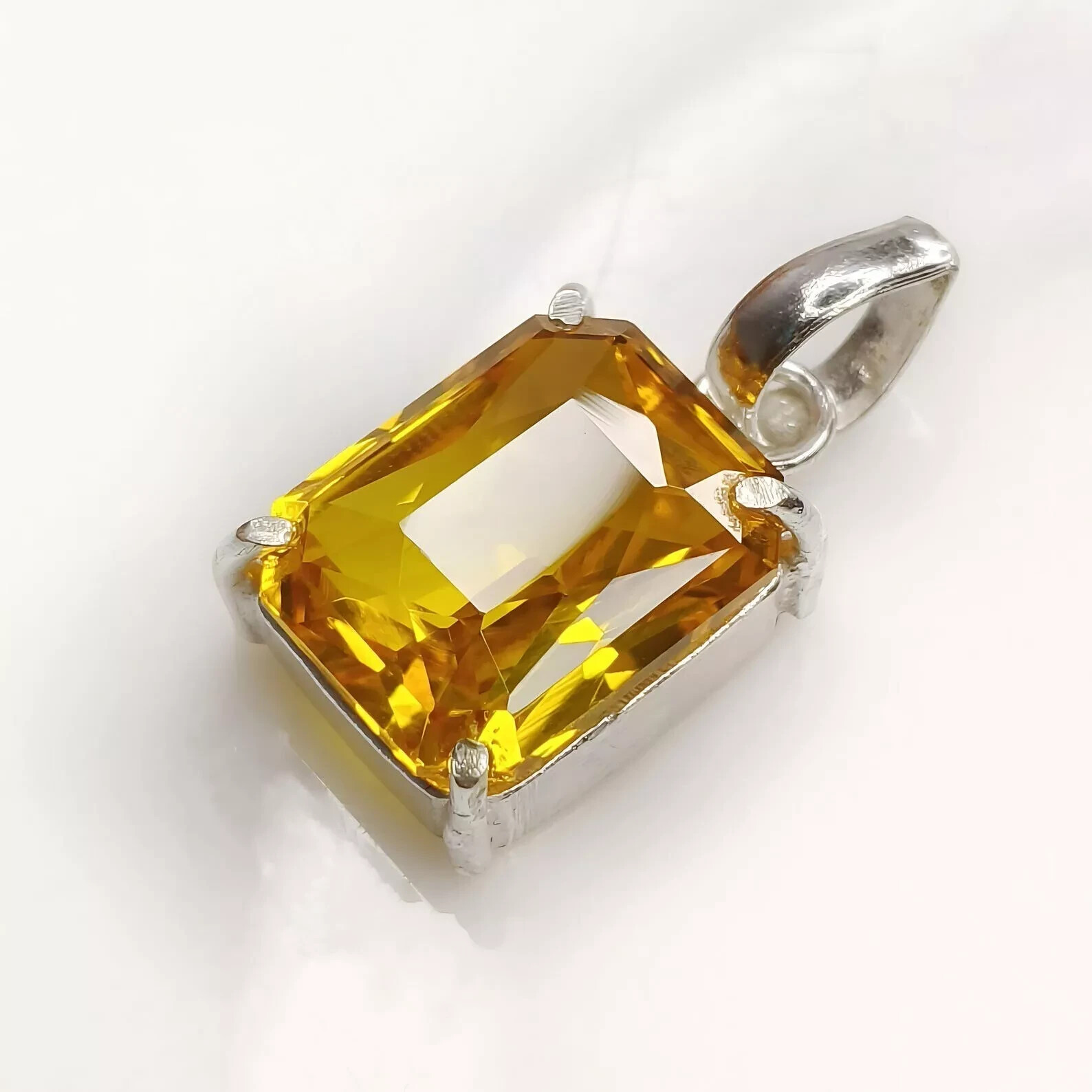 28 Ct+ Natural Yellow Sapphire Emerald Cut 925 Solid Silver Pendant Gemstone