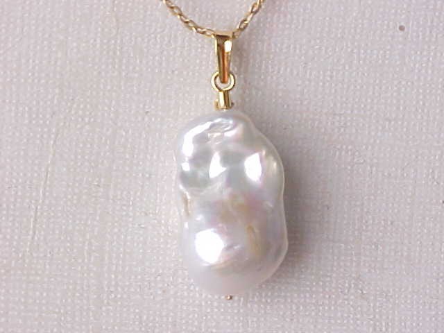 15MM X 26MM AAA BAROGUE WHITE PEARL PENDANT SOLID 18K YELLOW GOLD