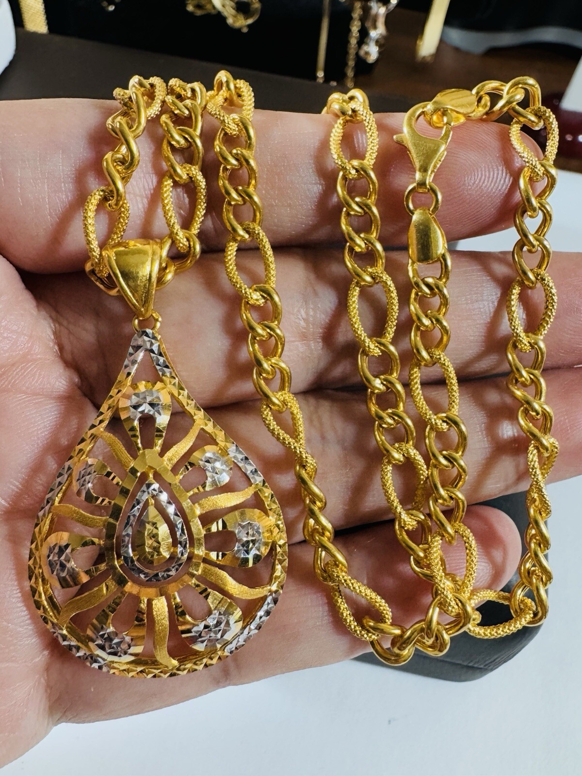 22K 916 Fine Real Two tone Gold 18″ long Tear drop Necklace 18.16g 5.5mm WOMENS