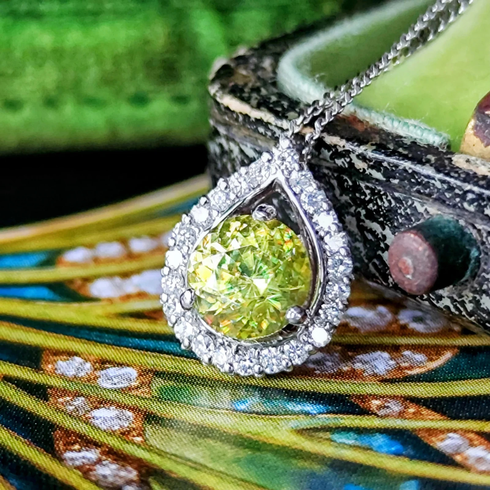 0.74ct Natural Sphene /Titanite Diamond Platinum Necklace 【Made in Japan】