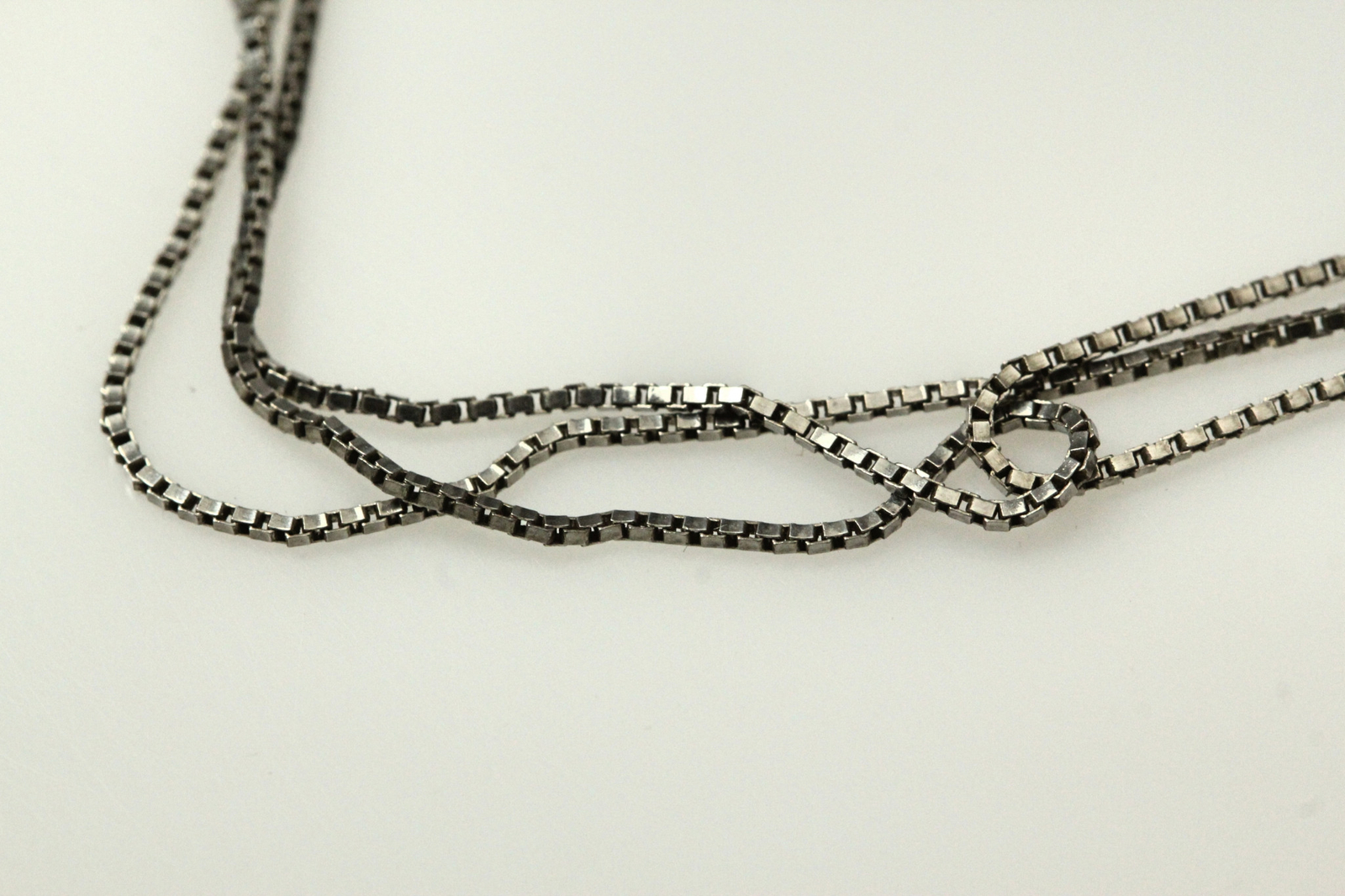 925 Sterling Silver 32″ Thin Box Chain 2.7 Grams (NEC4898)