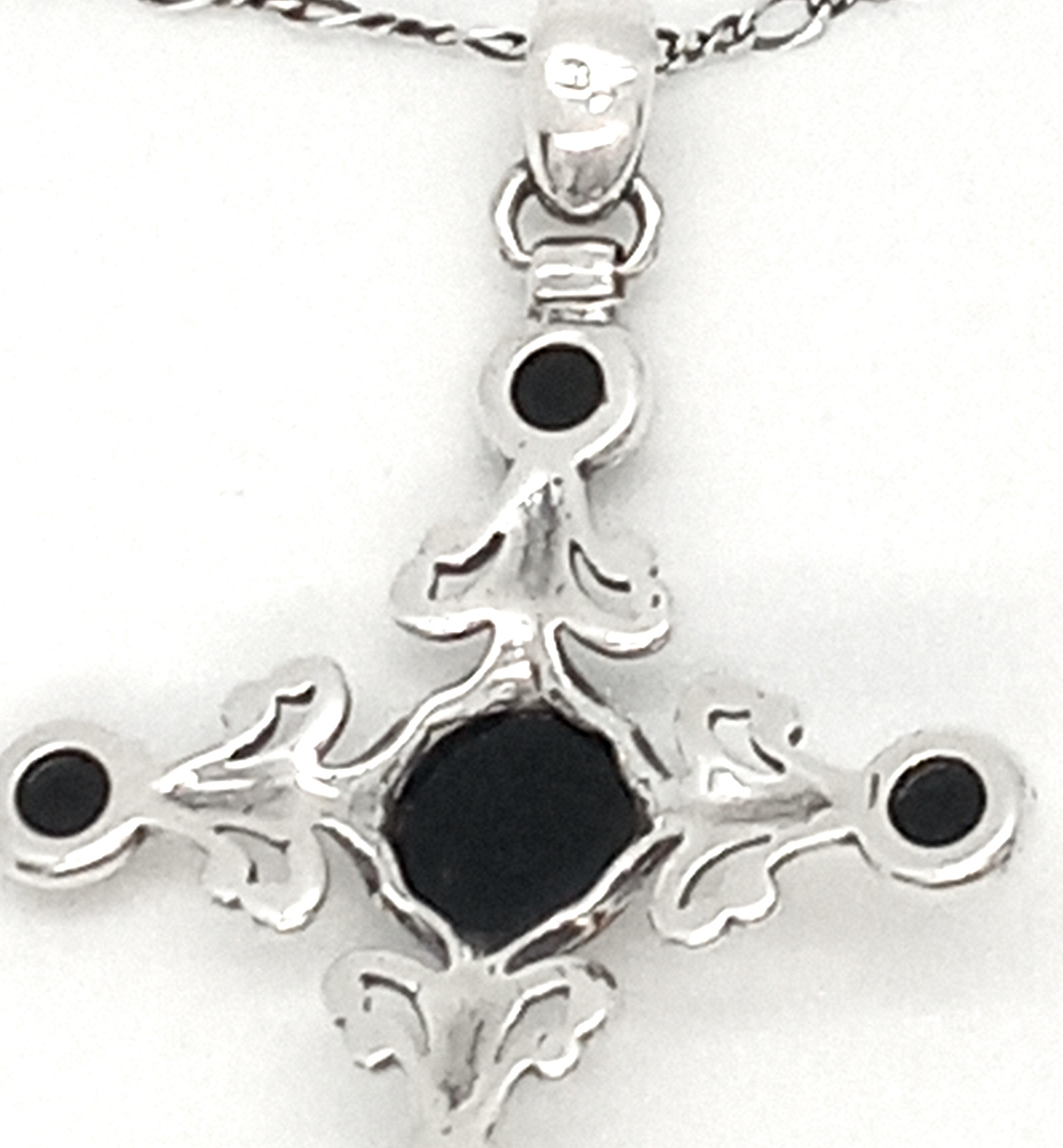 Vintage 925 Sterling Silver Antique Green Baltic Amber Quatrefoil Necklace