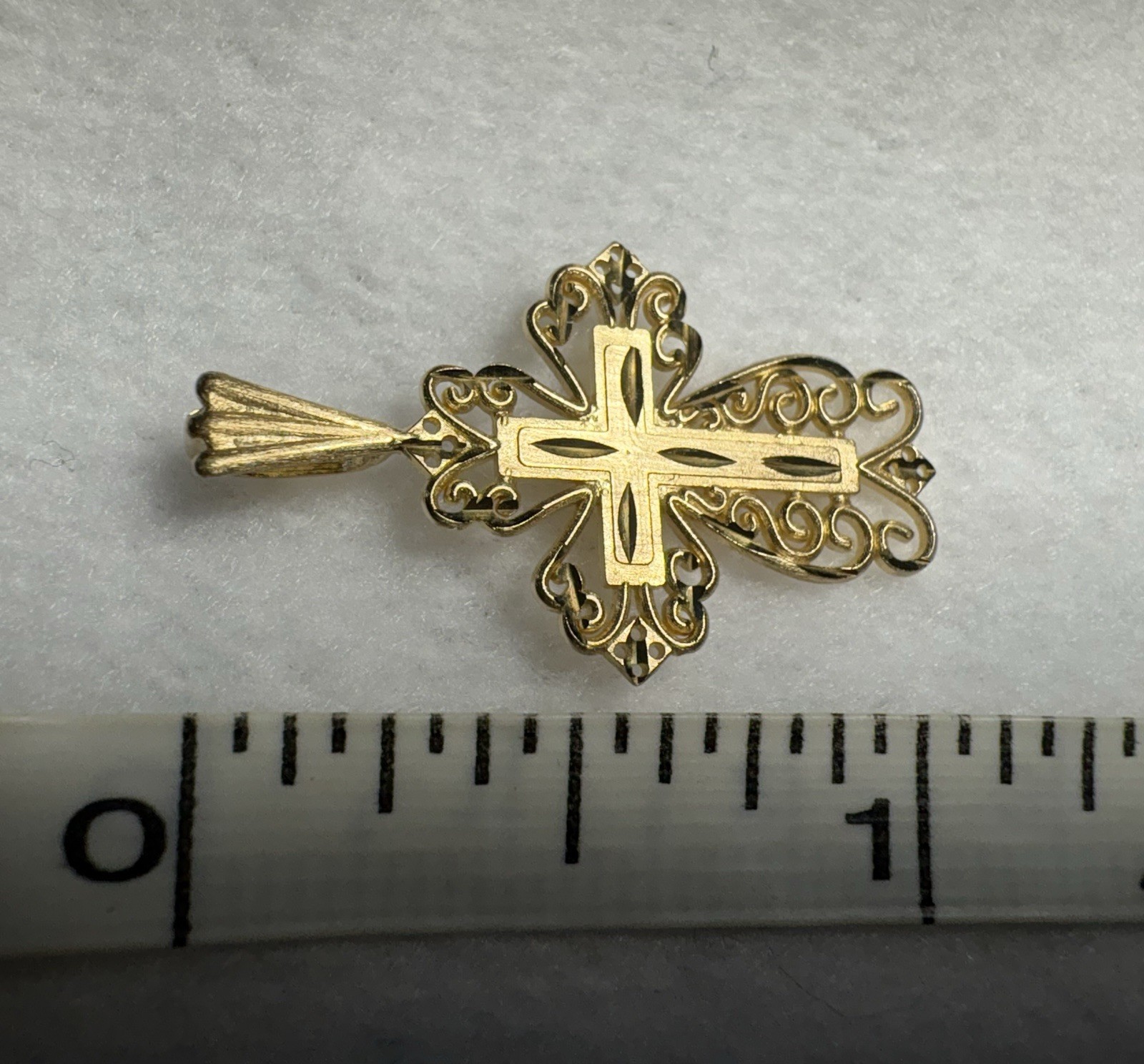 14k Gold Cross Yellow Gold Filigree Micheal Anthony Diamond Cut 1.1 grams 1983