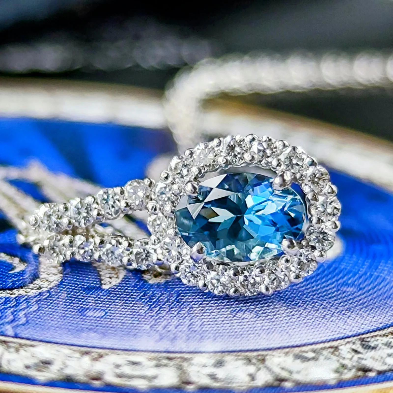 Natural Santamaria Aquamarine Diamond Platinum Oval Necklace 【Made in Japan】
