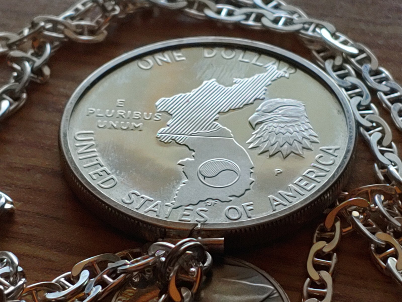 1991 KOREAN WAR US SILVER DOLLAR PENDANT on a 24″ 925 SILVER MARINER CHAIN.