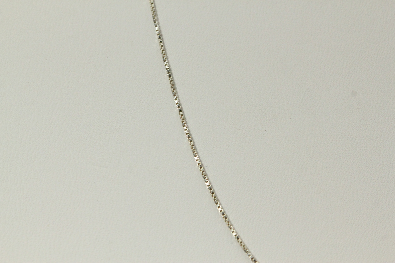 925 Sterling Silver 18″ Long Thin Box Chain Necklace 1.4 Grams (NEC5116)