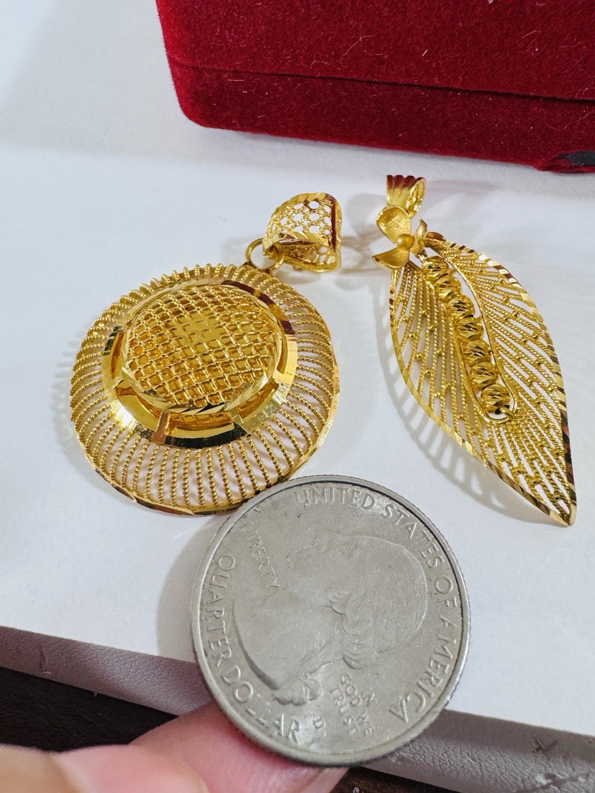 22K 916 22C Real Gold Two Set of Pendant 1 x Left Flower & 1x Round 8g