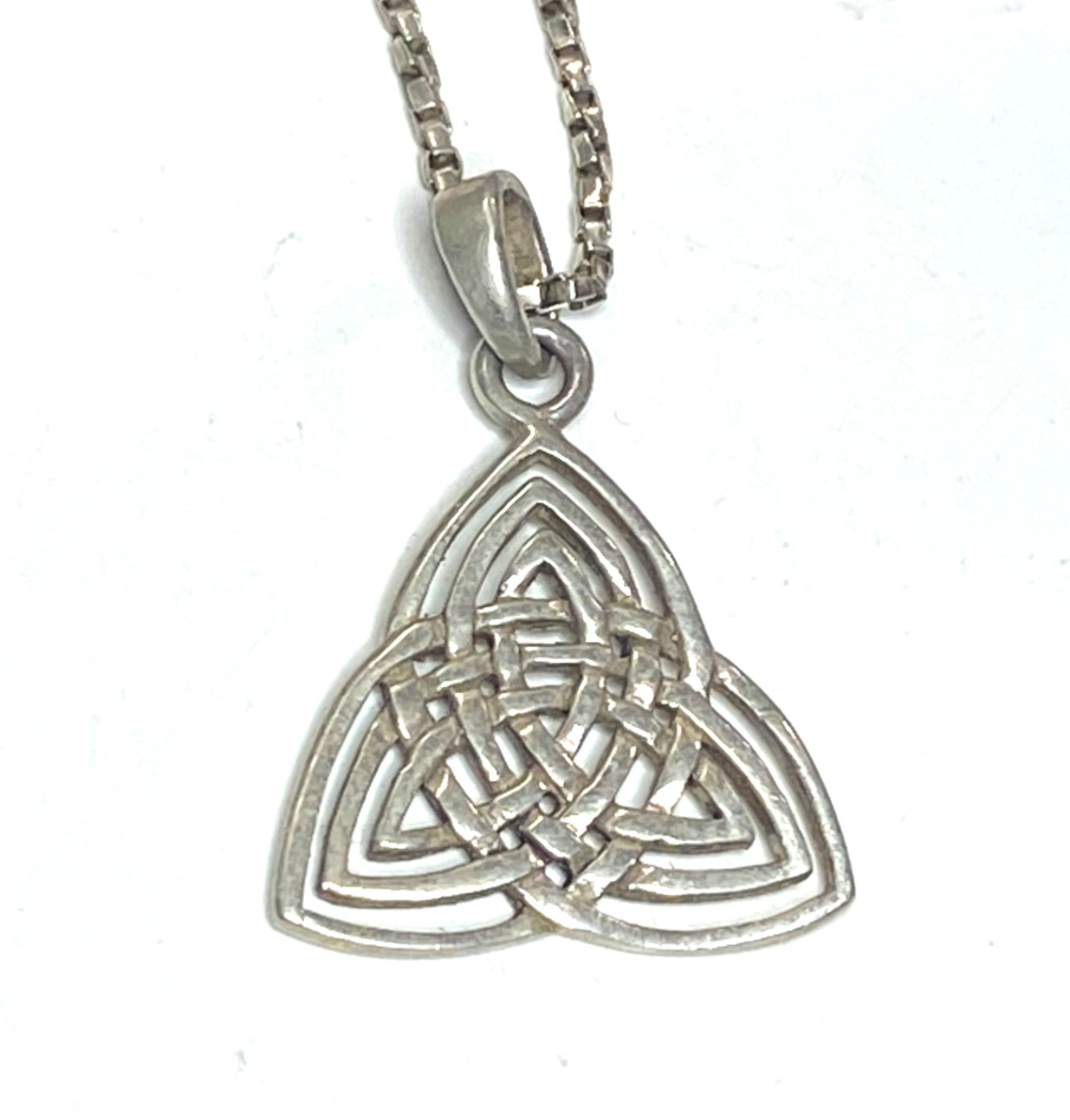 Sterling Silver 925 Celtic Triquetra Trinity Knot Pendant Necklace 4.42 grams