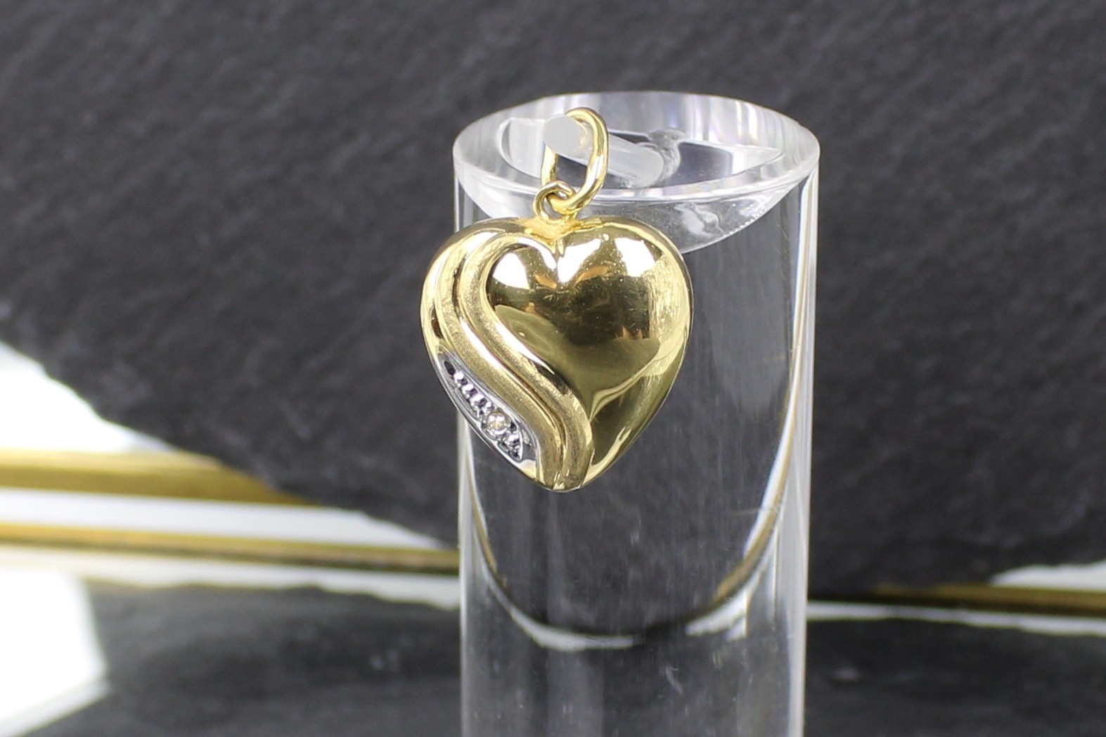 Gold pendant in heart shape with diamond, 333 Yellow gold, 8 carats