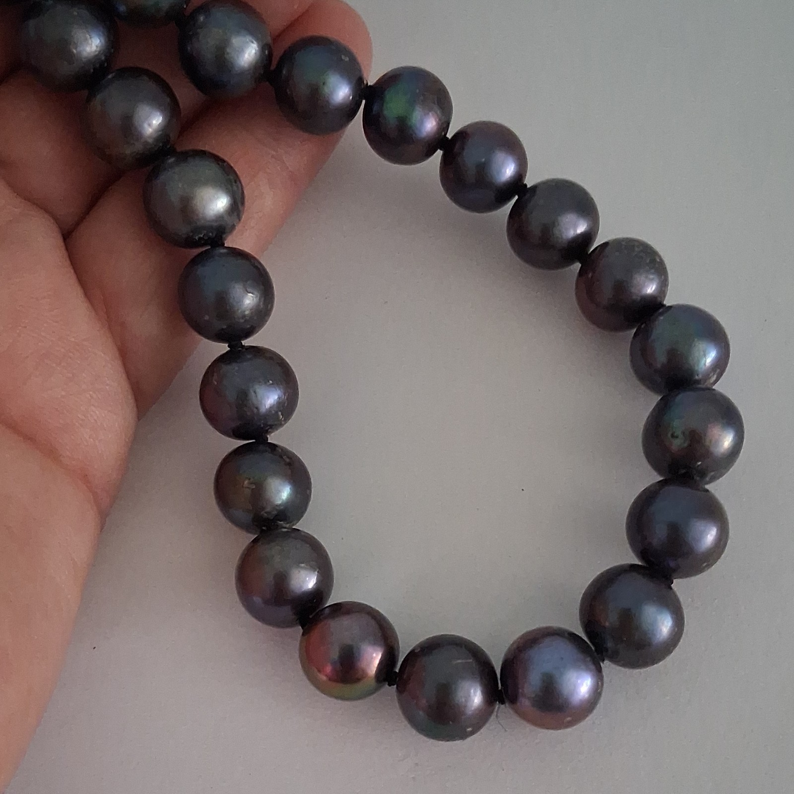 Peacock Rainbow Round Cultured Pearls Necklace 18″ With 925 Silver Clasp