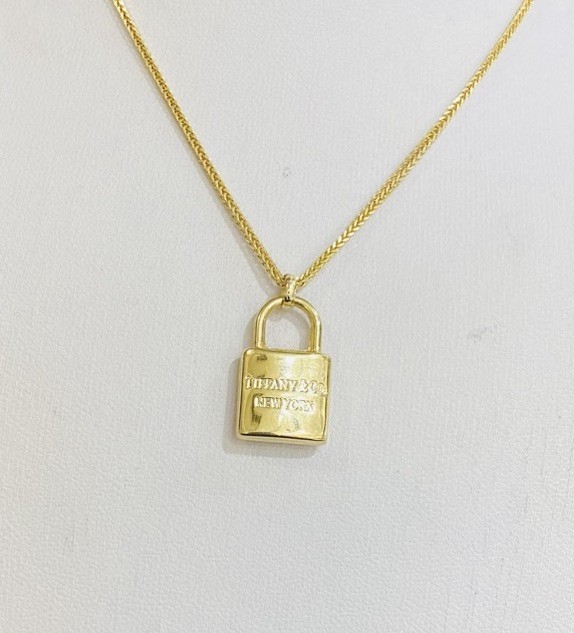 Used 18K Solid Yellow Gold Link Necklace & Key Pendant 3.9Grams(19 Inches)1.6mm