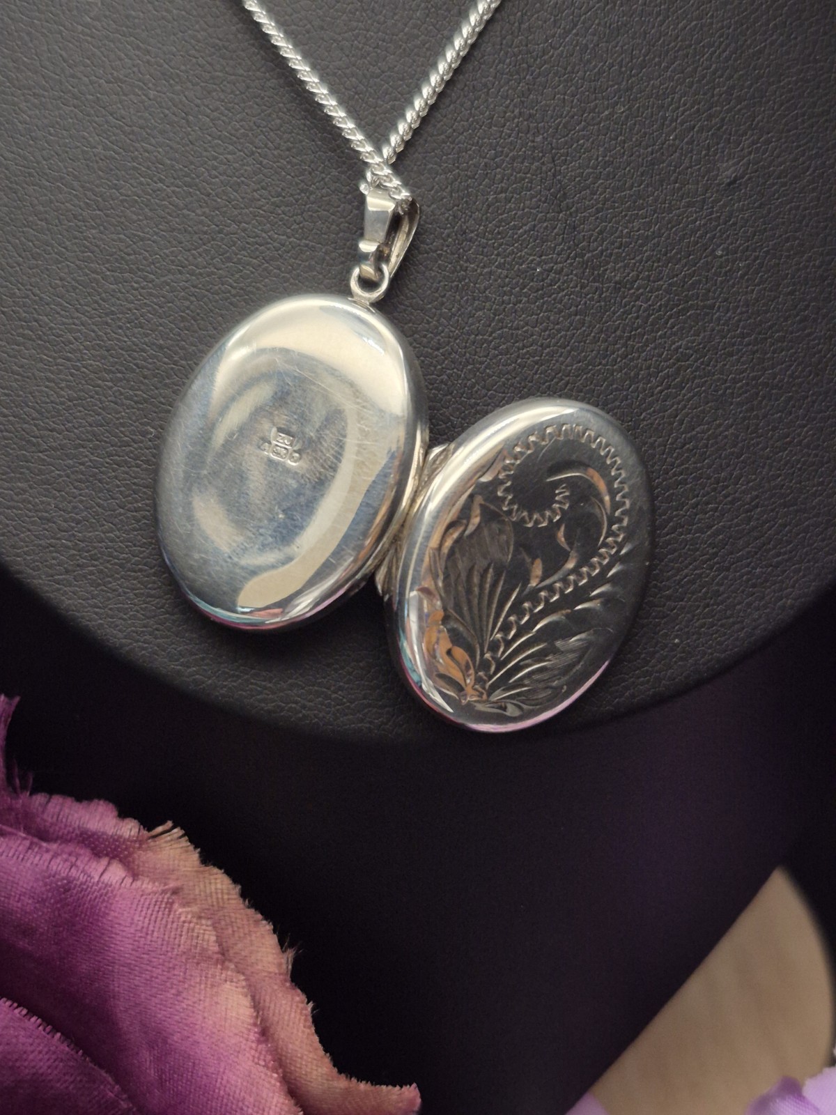 LOCKET – Sterling Silver Double Photo Picture Locket Pendant & Chain