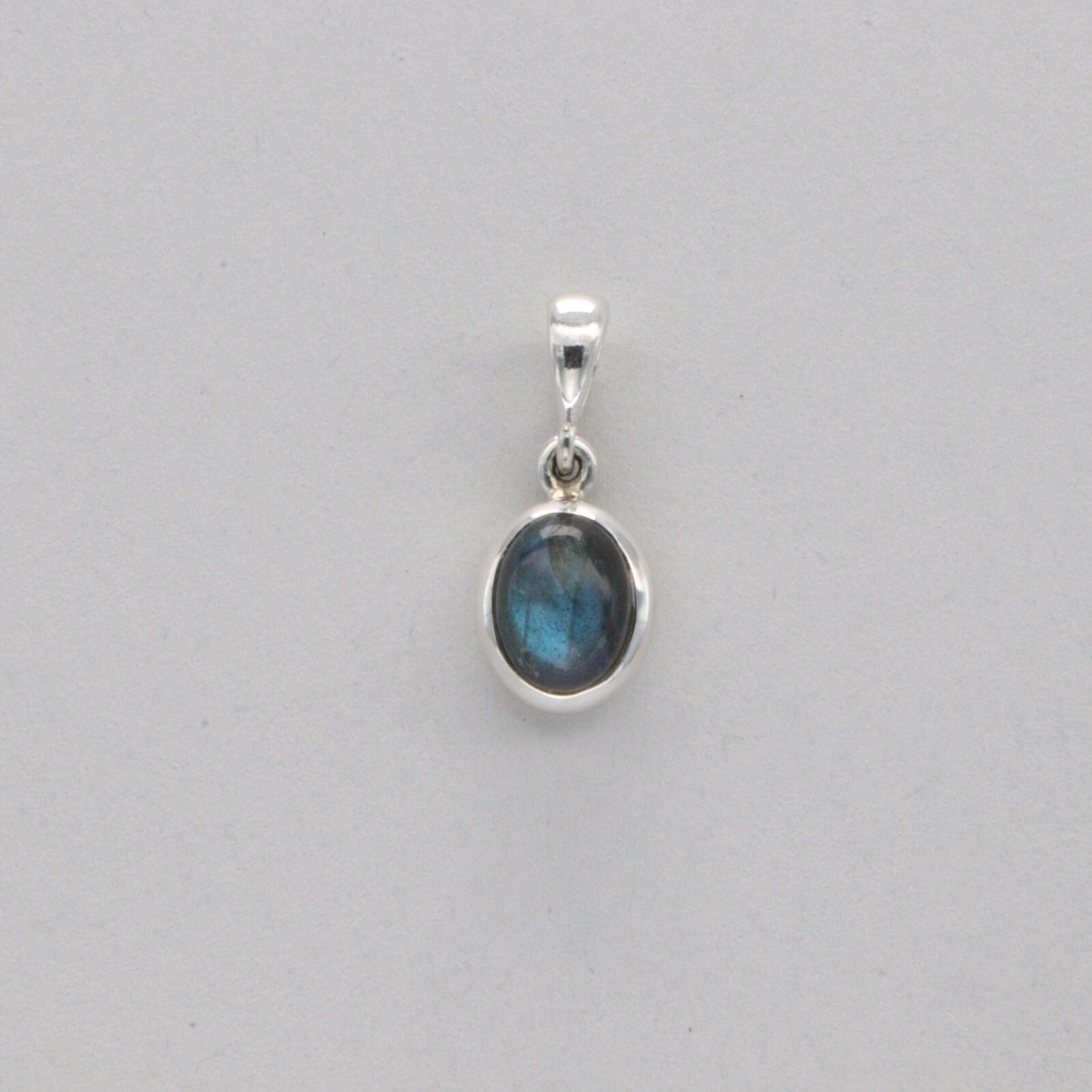 Natural Oval Shaped Labradorite Pendant For Women And Adults