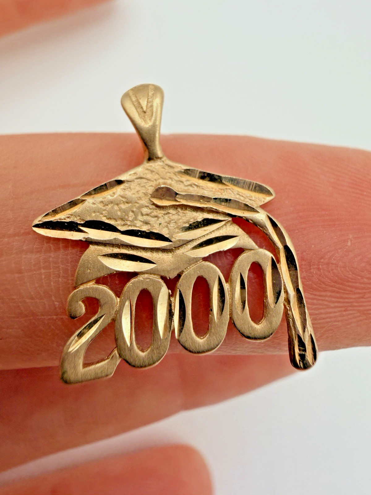 Vintage 14K Yellow Gold Graduation Cap Class Of 2000 Pendant Charm 1 Gram