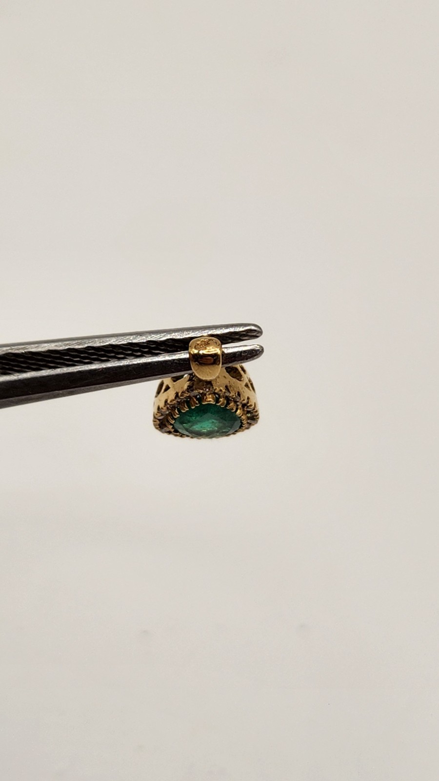 Pendiente en oro de 18k con Esmeraldas Colombianas Naturales, Diamantes Marquesa