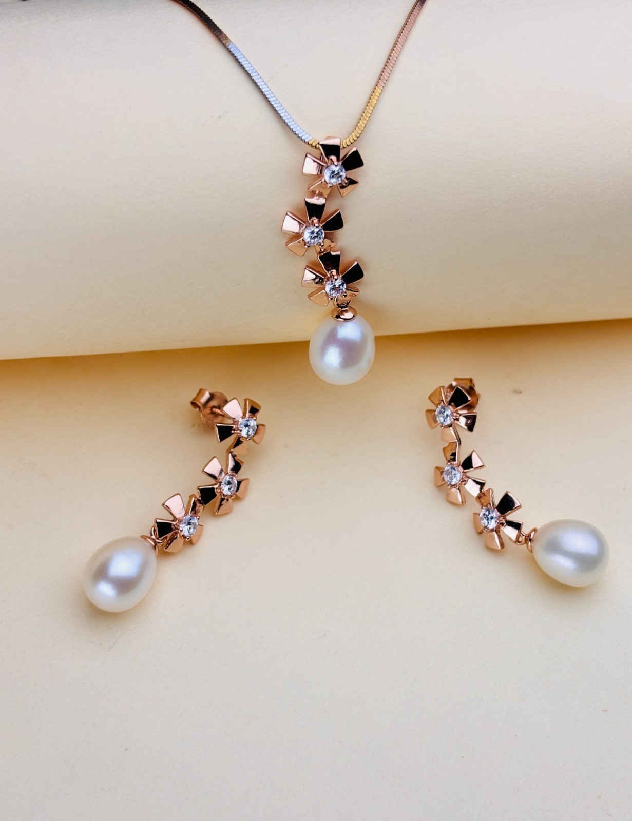 925 Silver Pearl Floral Pendant Set Rose Gold Plated (Without Chain) for women