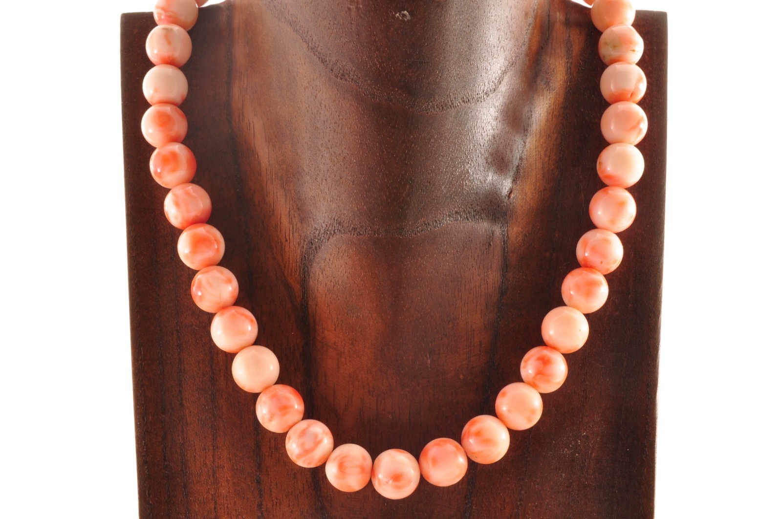Angel skin coral necklace (17.3in, 423ct) ,925 silver clasp with “Certificate”.