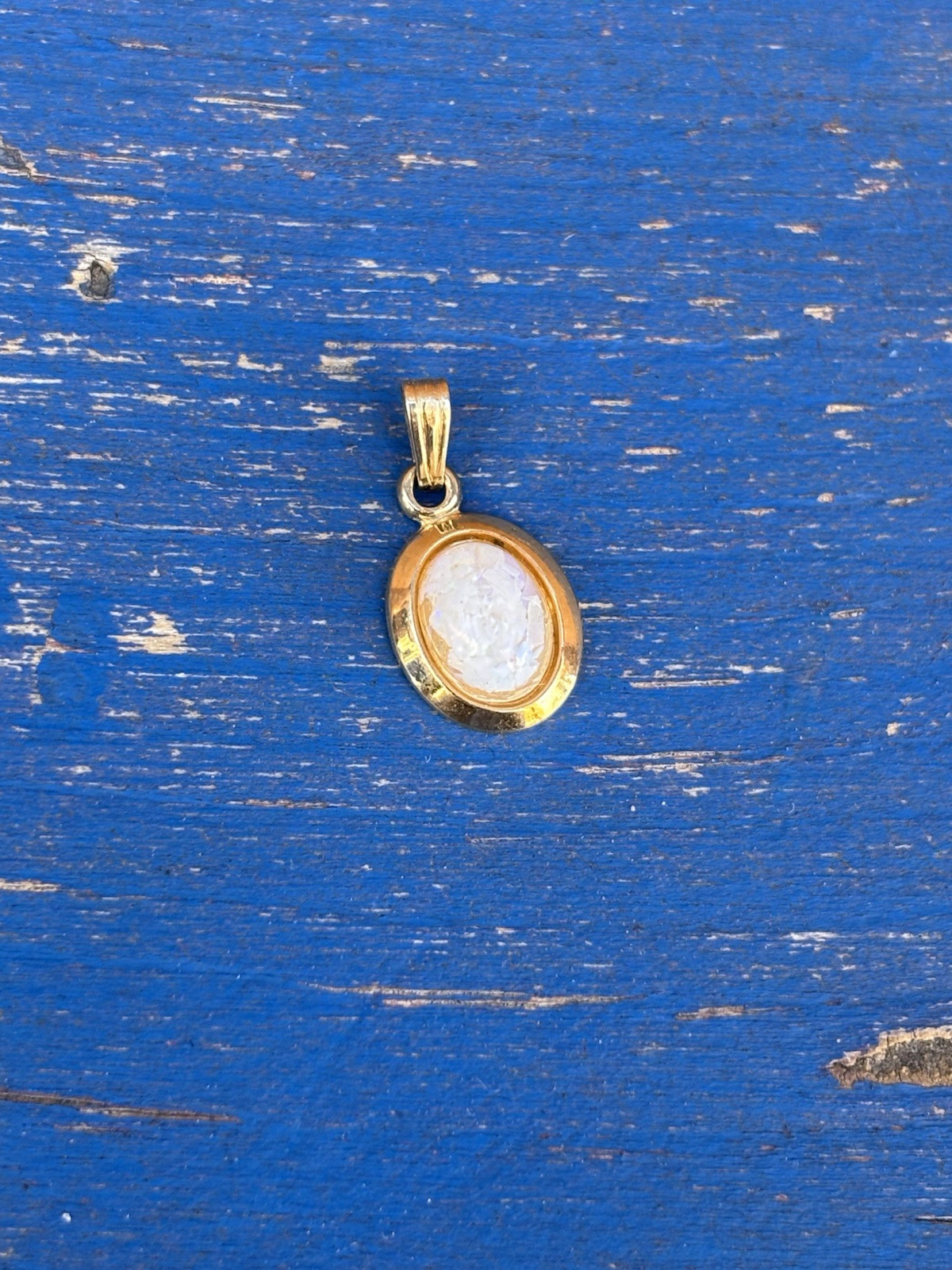 12K Gold Pendant White Stone Unknown