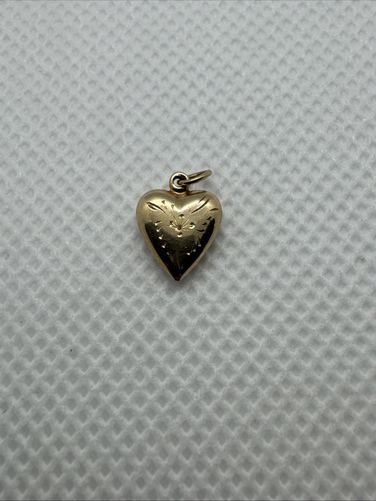 Beautiful 10k Yellow Gold Puffy Heart Hollow Charm Pendant 0.36g Love Carved