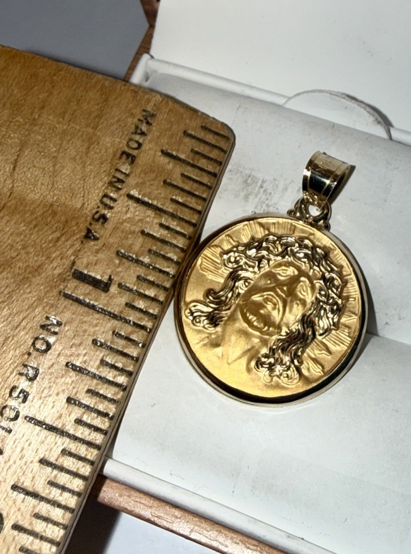 ESTATE Solid 14K Gold Head of Christ Religious Circle Pendant