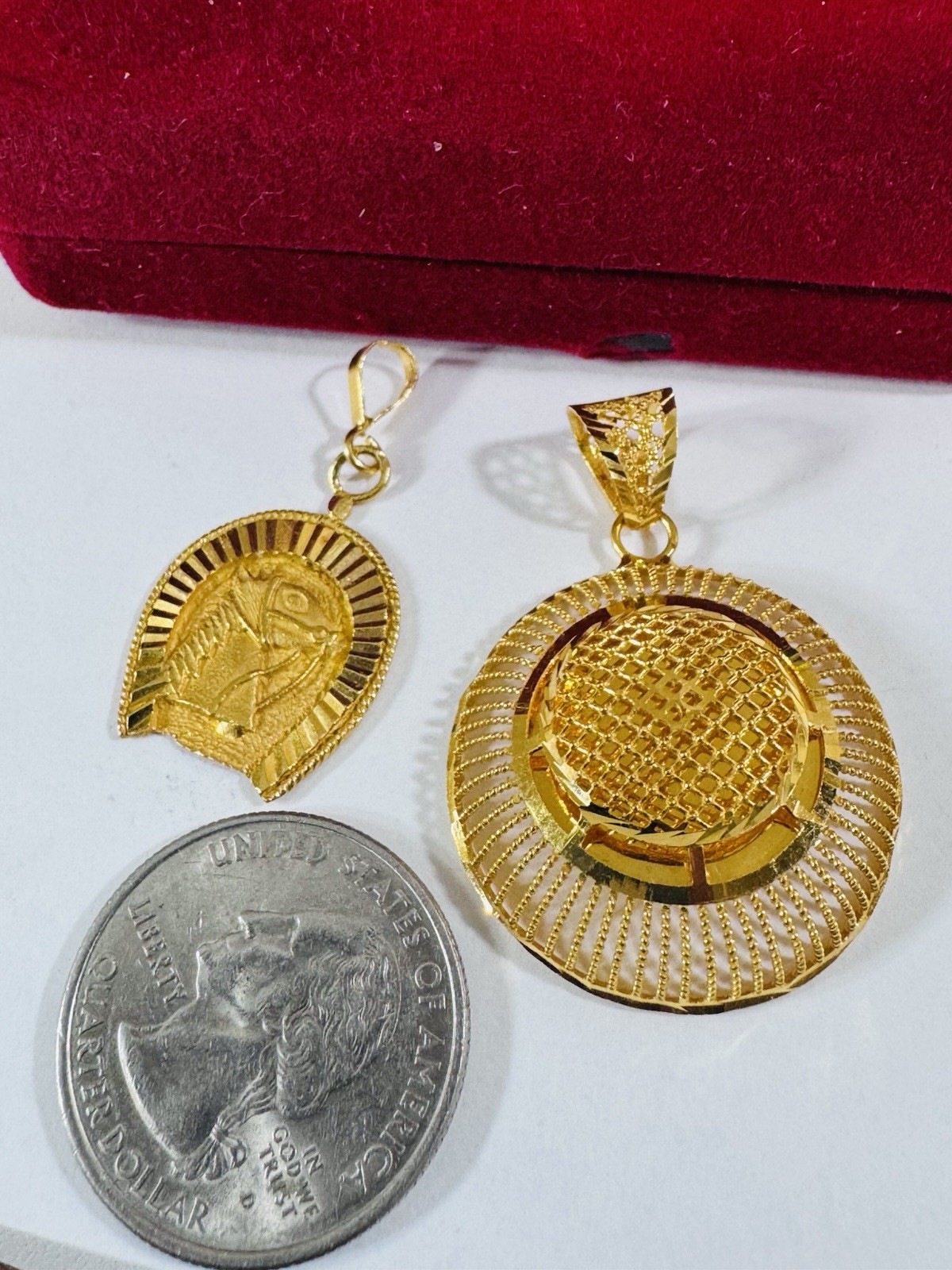 RARE Gold Two Set of Pendant 21K Horseshoe & 22K Round 7.9g