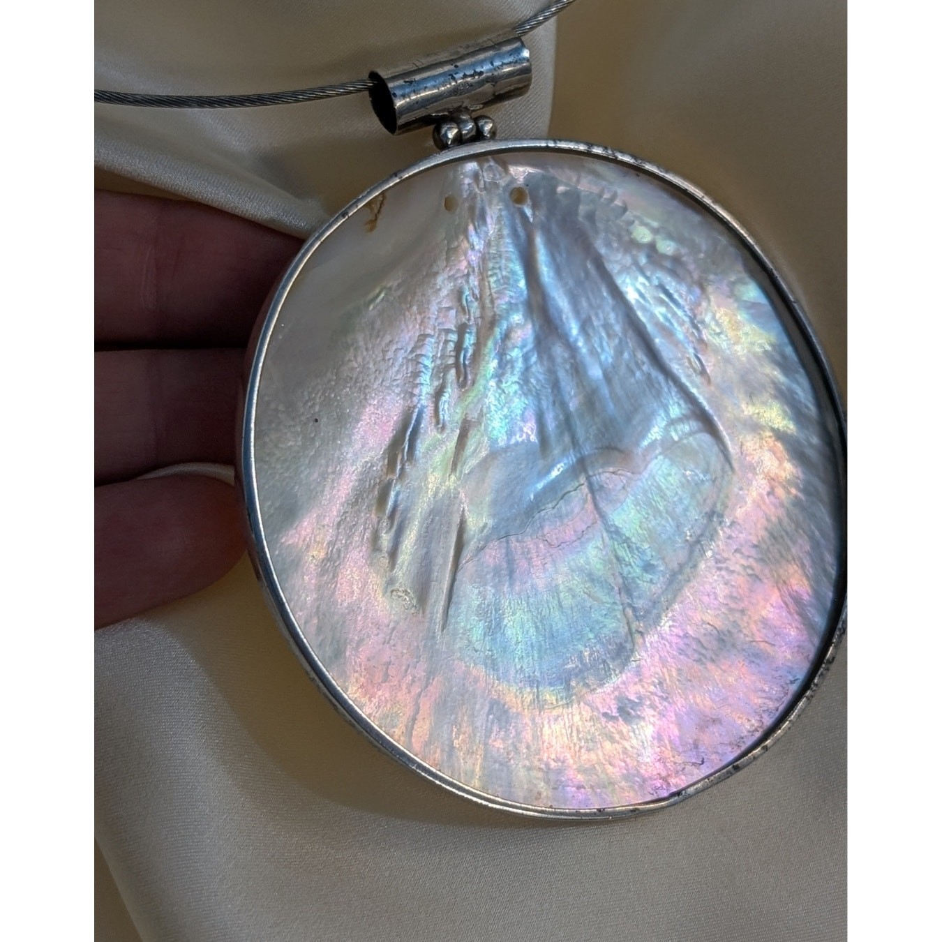 Mother of Pearl Statement Pendant Necklace CollarIridescent Shell 16.5″