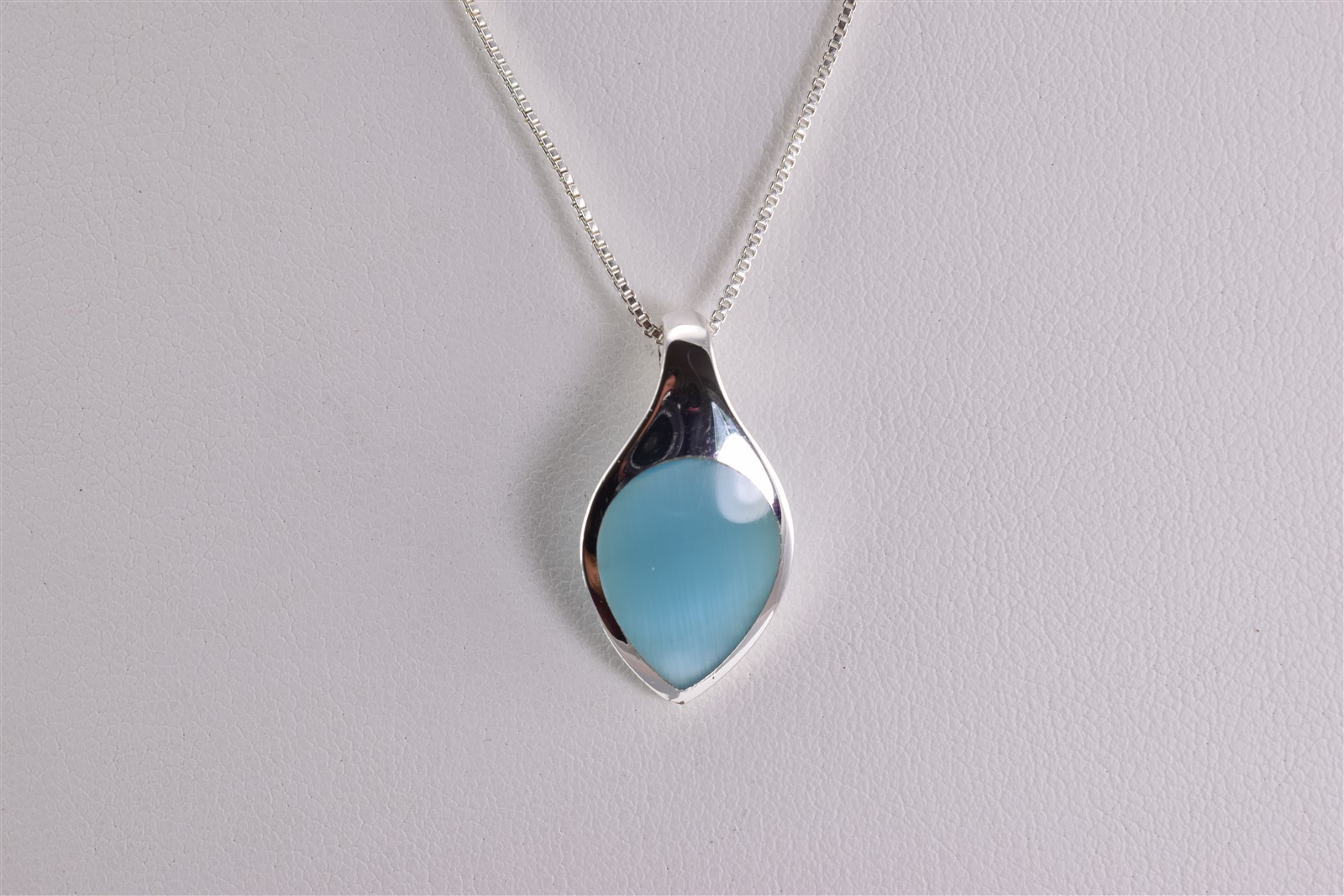 Sterling Silver 25mm x 16mm Blue Accented Modernist Teardrop 925 Pendant Chain