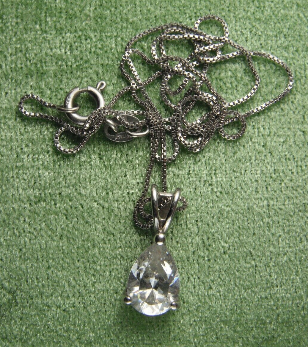925 Teardrop Swarovski Pendant 925 1.51g Box Chain 18.5″ Spring Ring Clasp