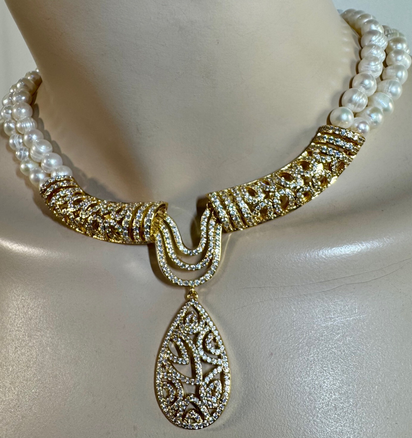 Freshwater pearls with large center piece , perfect foe all occasions, Handmad
