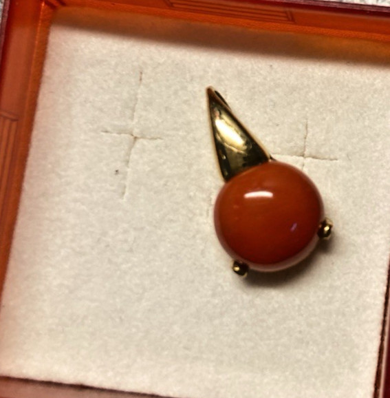 18K Yellow Gold Red Coral Pendant