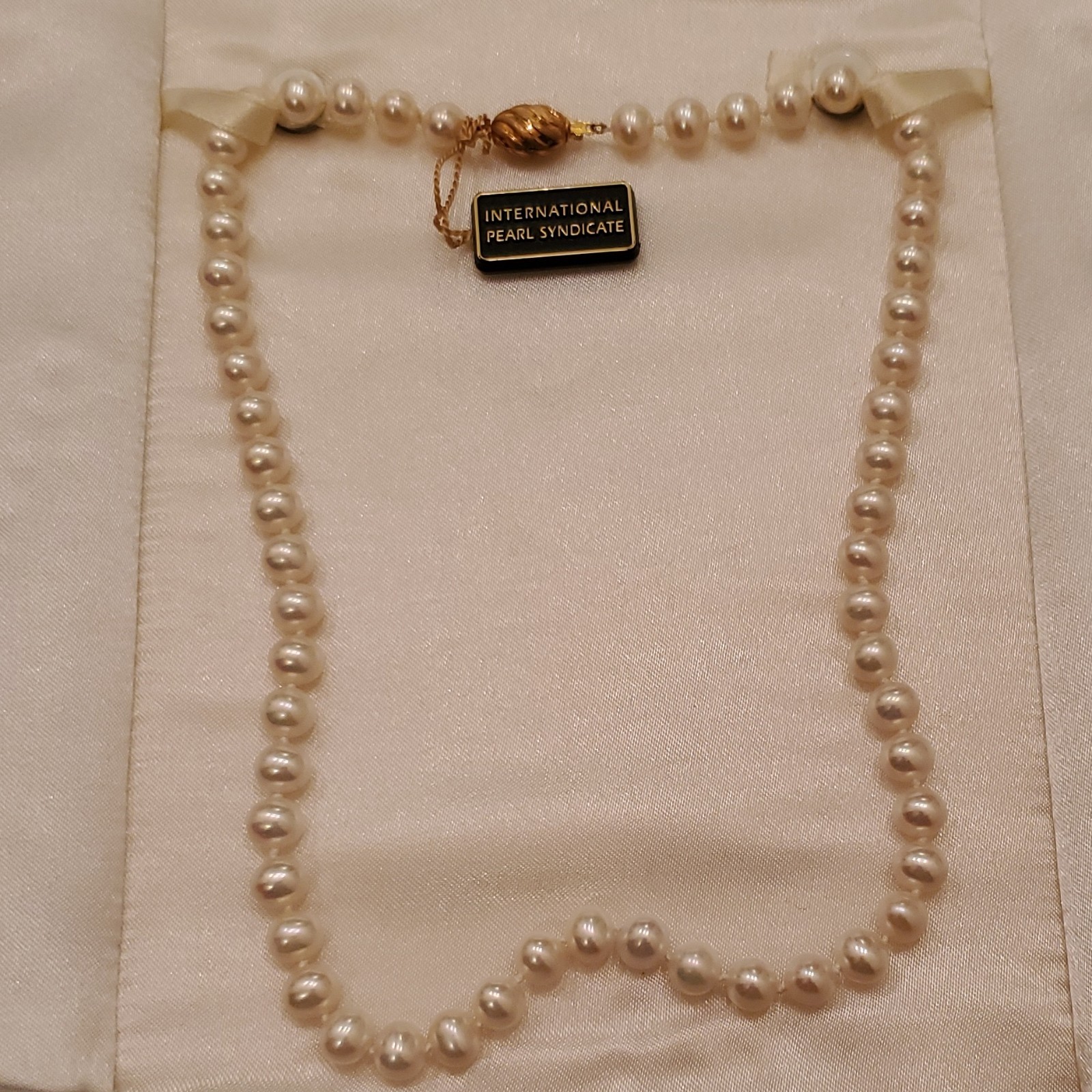 International Pearl Syndicate 14k Yellow Gold Round White Pearl Barrel Necklace