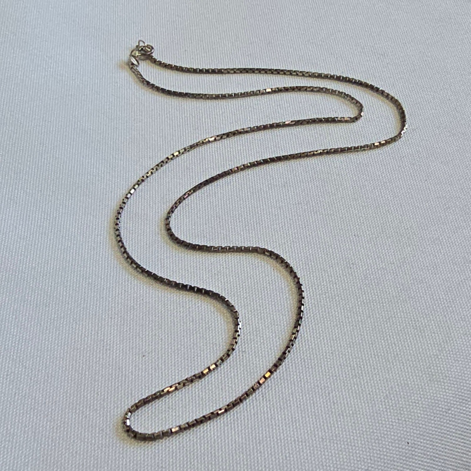 Sterling Silver Necklace 6.72g Fine Jewelry 23.5″ Box Chain Spring Ring