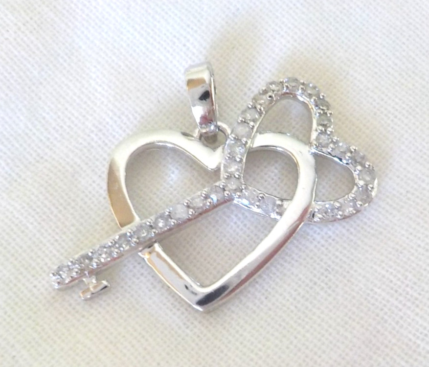 14K White Gold Key To Your Heart Diamond Pendant – 2.20 gms, 0.75 in, 0.17 ctw