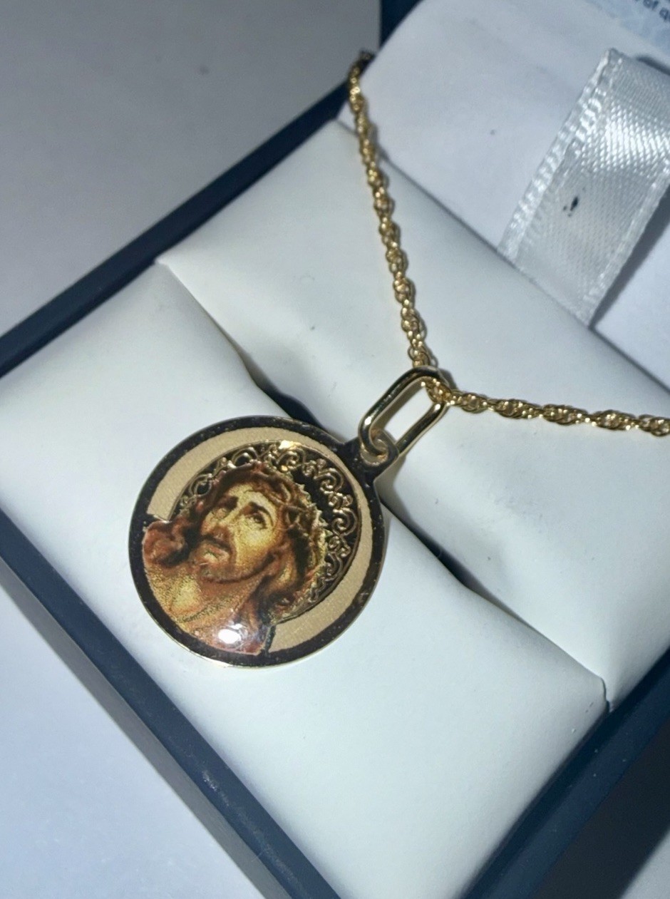 ESTATE Solid 10K Gold Colored Enamel Jesus Circle Pendant Chain Necklace 18”