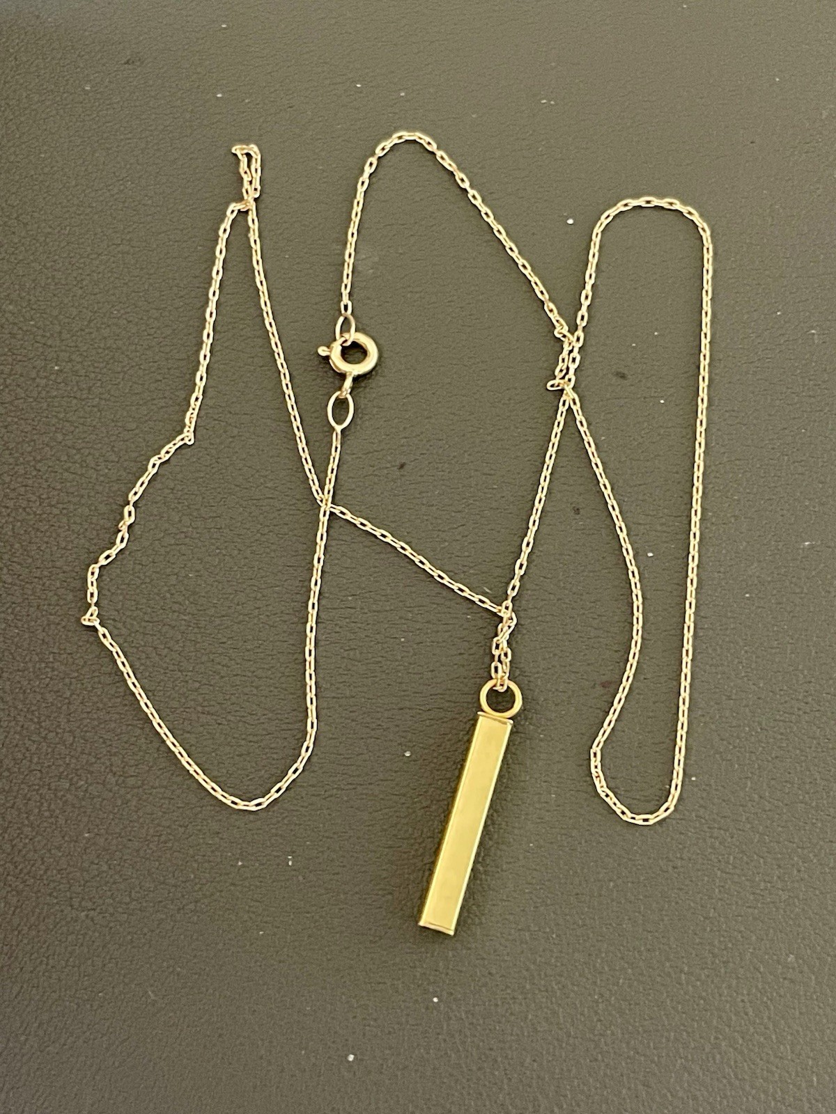 14KT Yellow Gold Bar Pendant Necklace. 18 inches (C211)