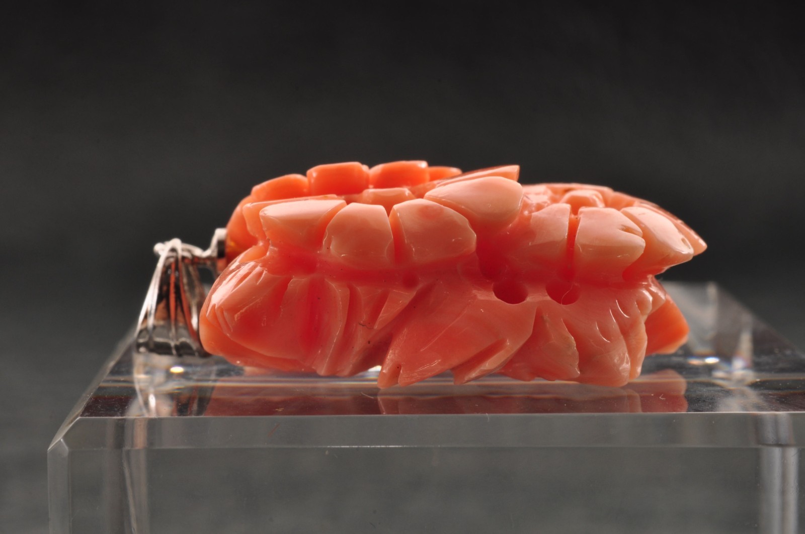 Certification Salmon pink coral pendant top carved Floral pattern (26mm, 31.0ct)