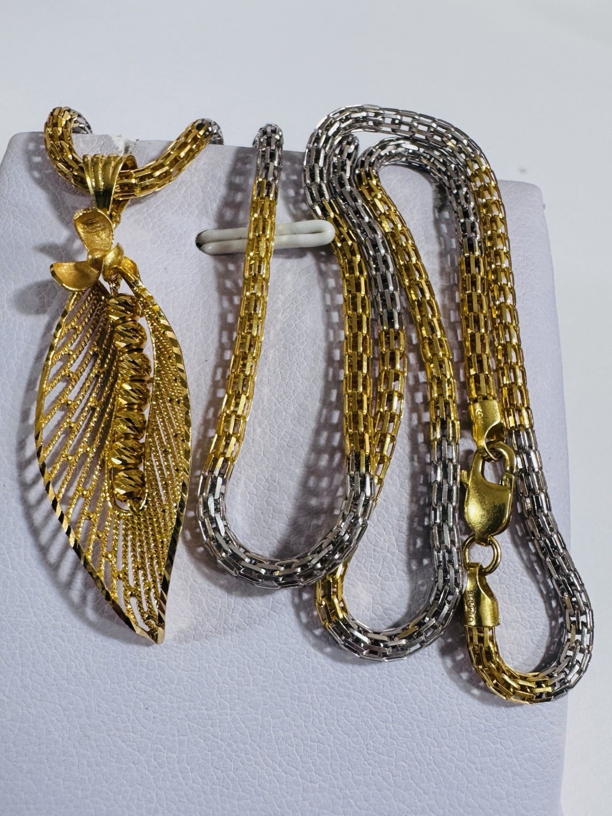 22K 916 Real Gold 21.5”/22” long Flower Leaf Set Necklace 14.1g 3.mm