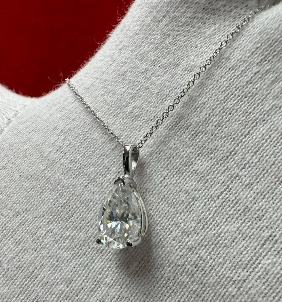 IGI Pear-Cut 7.00Ct EF/VS1 Lab Grown Diamond Necklace& Pendant 14k White Gold