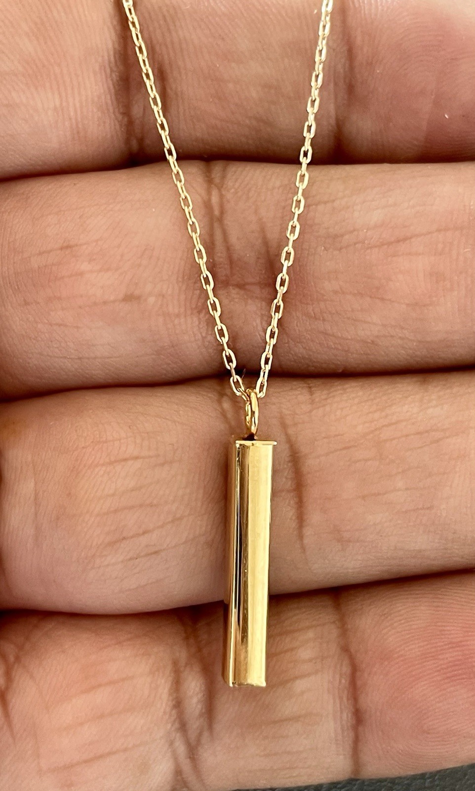 14KT Yellow Gold Bar Pendant Necklace. 18 inches (C211)