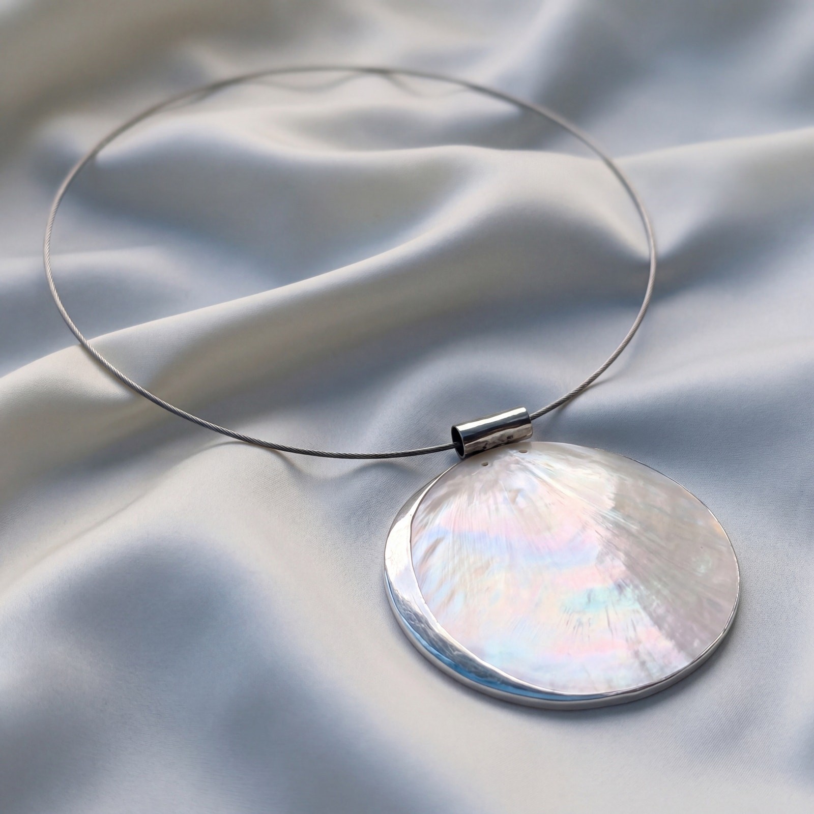 Mother of Pearl Statement Pendant Necklace CollarIridescent Shell 16.5″